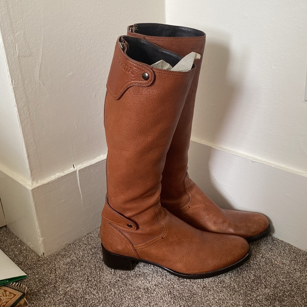 Prada leather boots. Size 39 1/2. - Picture 3 of 6